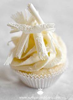 dccc69a468c6531834b846d5e7419ee6--white-chocolate-cupcakes-white-cupcakes